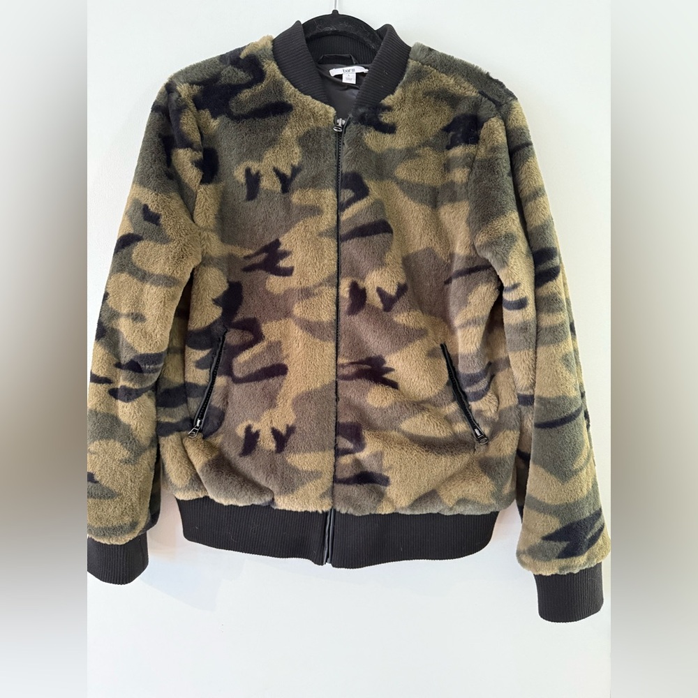 Bar lll size large faux fur camo jacket. Excellent Condition!